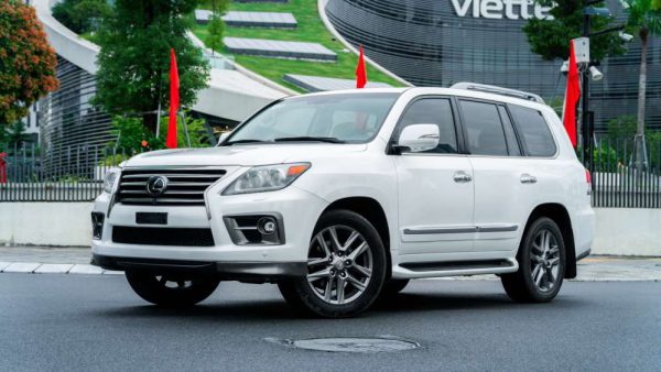 Lx 570 2013 hanoicar 1.jpg